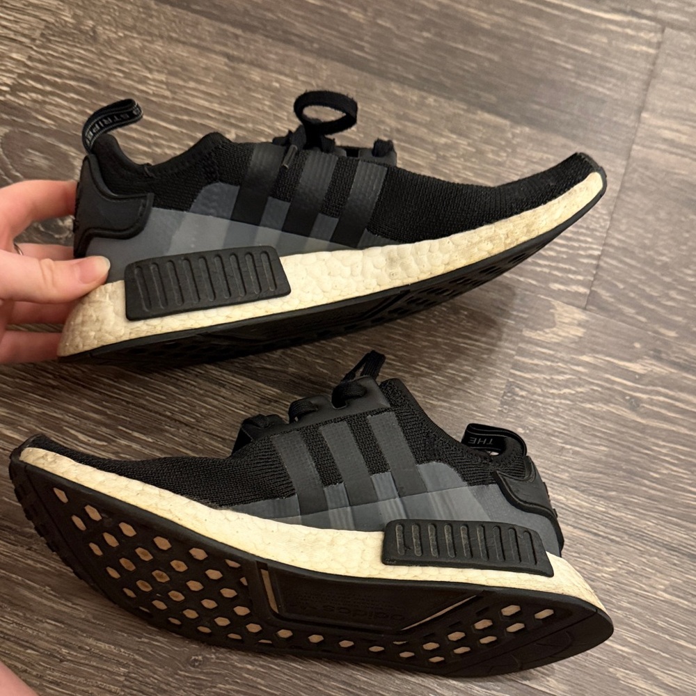 adidas size men 5.5 Black and Gray Knit NMD R1 Sneakers